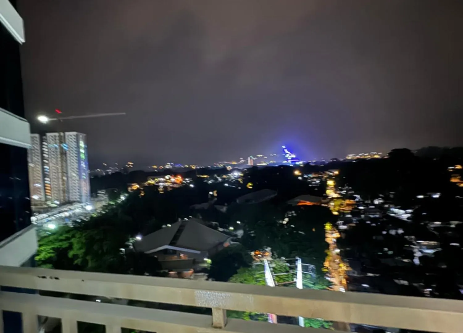 Beside Abreeza Mall City Center Davao Apartment